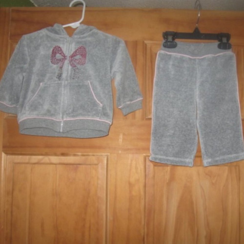 5/$30 Girls Gray Miniwear Zip Up Hoodie and Matching Pants